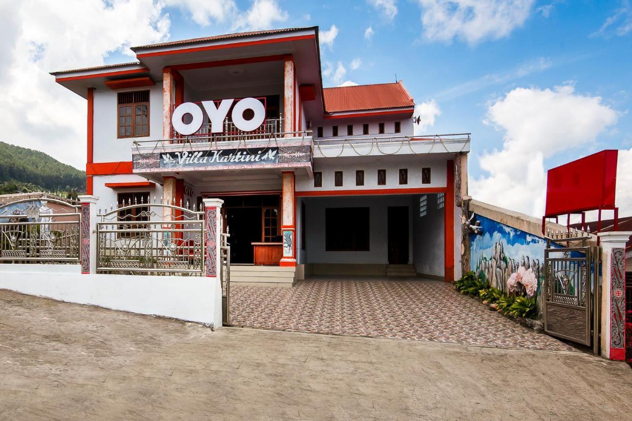 Oyo 1520 Hotel Kartini Tarutung Extérieur photo
