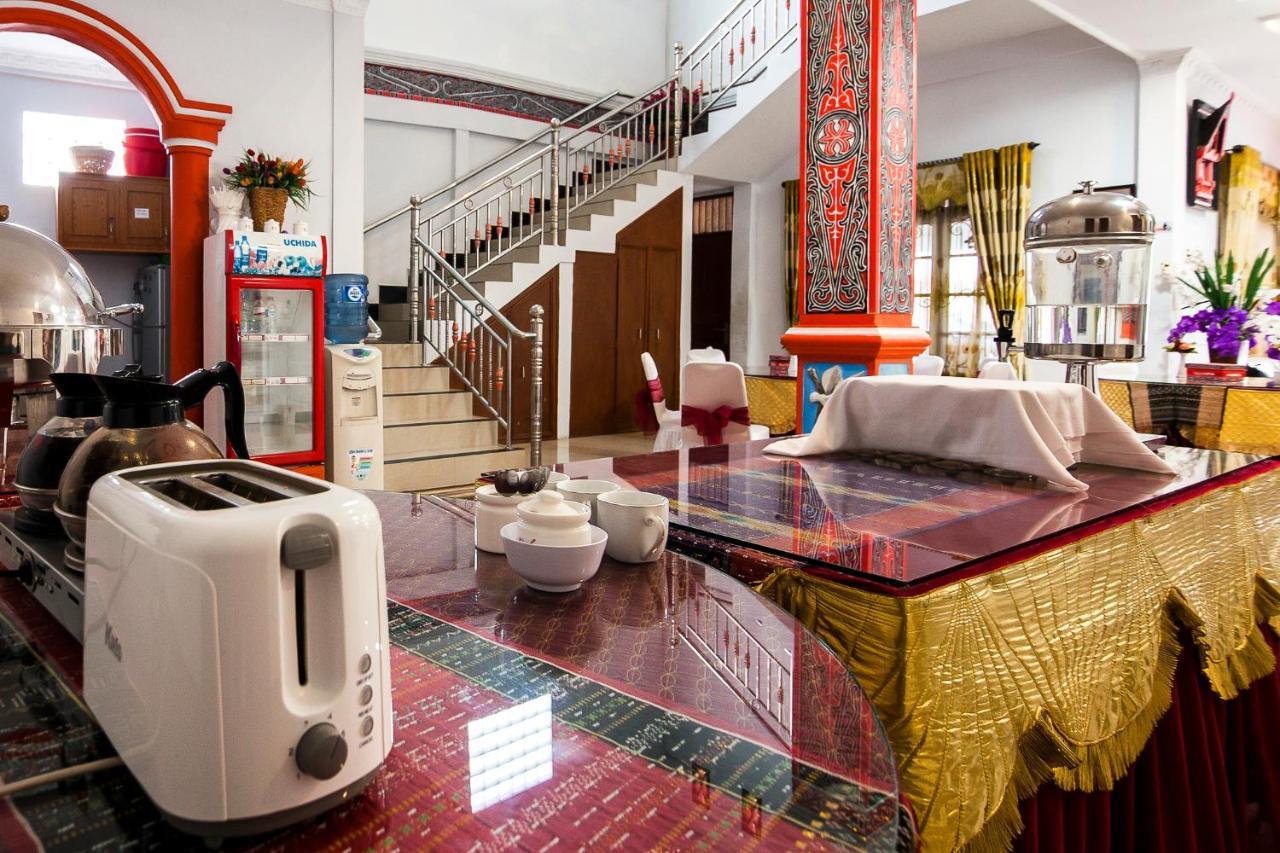 Oyo 1520 Hotel Kartini Tarutung Extérieur photo