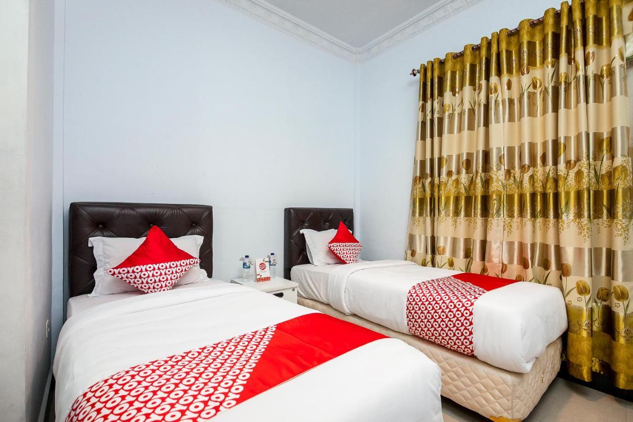 Oyo 1520 Hotel Kartini Tarutung Extérieur photo