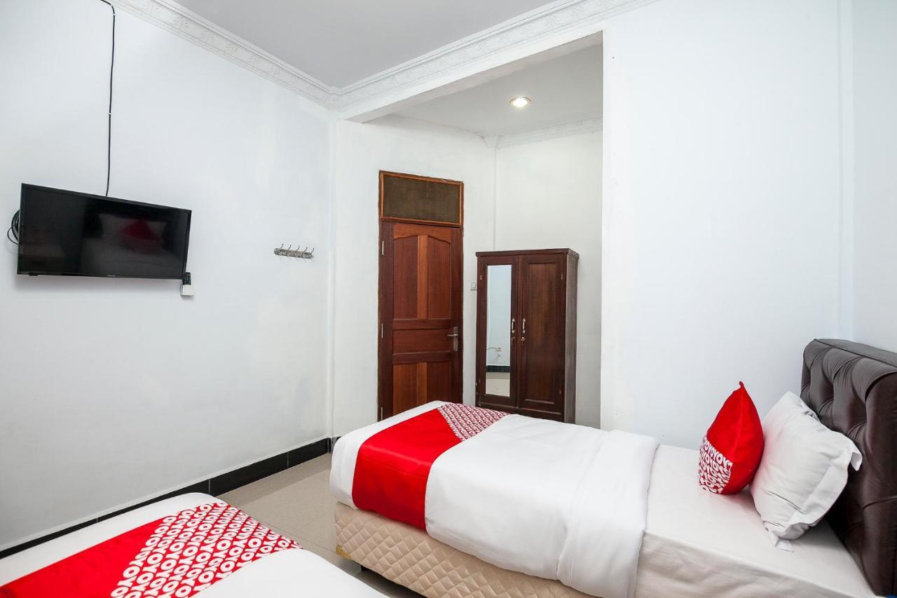 Oyo 1520 Hotel Kartini Tarutung Extérieur photo