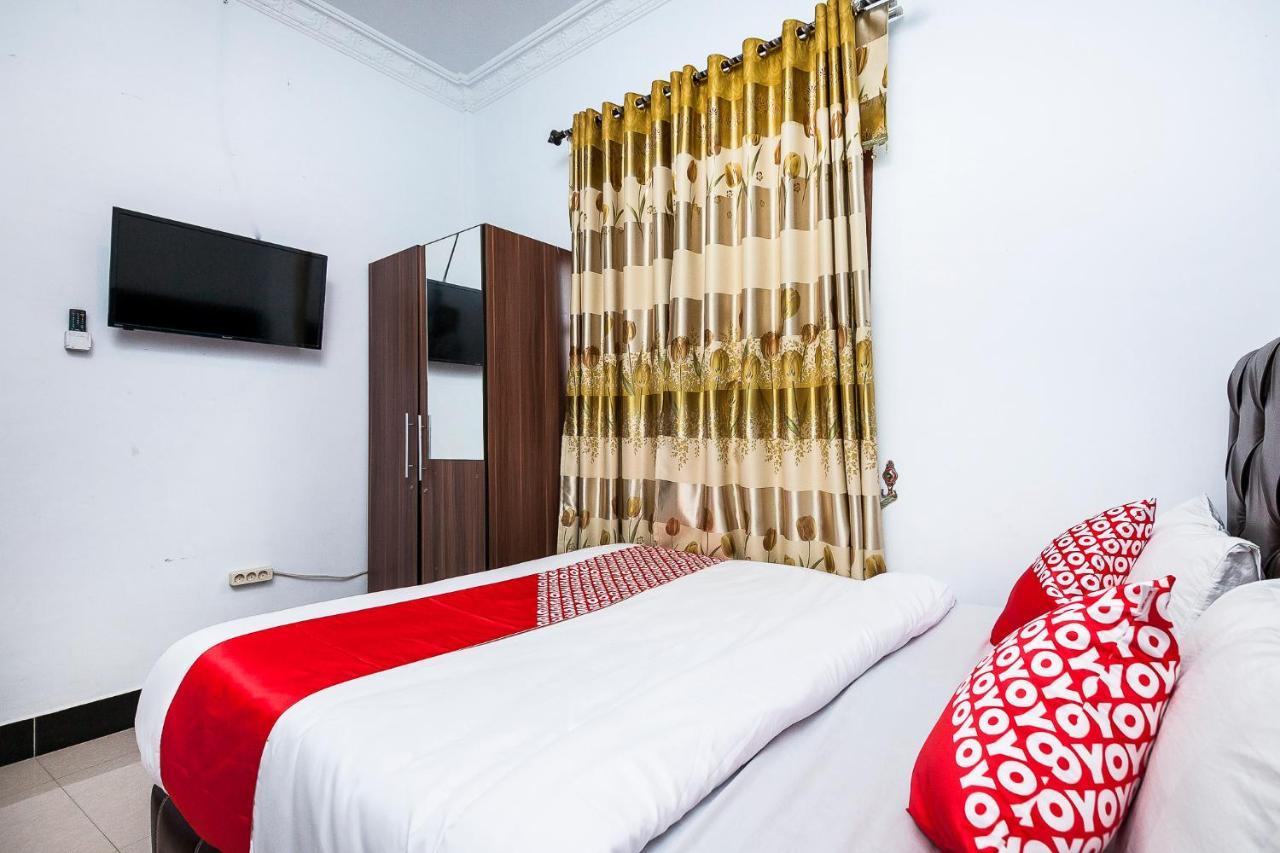 Oyo 1520 Hotel Kartini Tarutung Extérieur photo