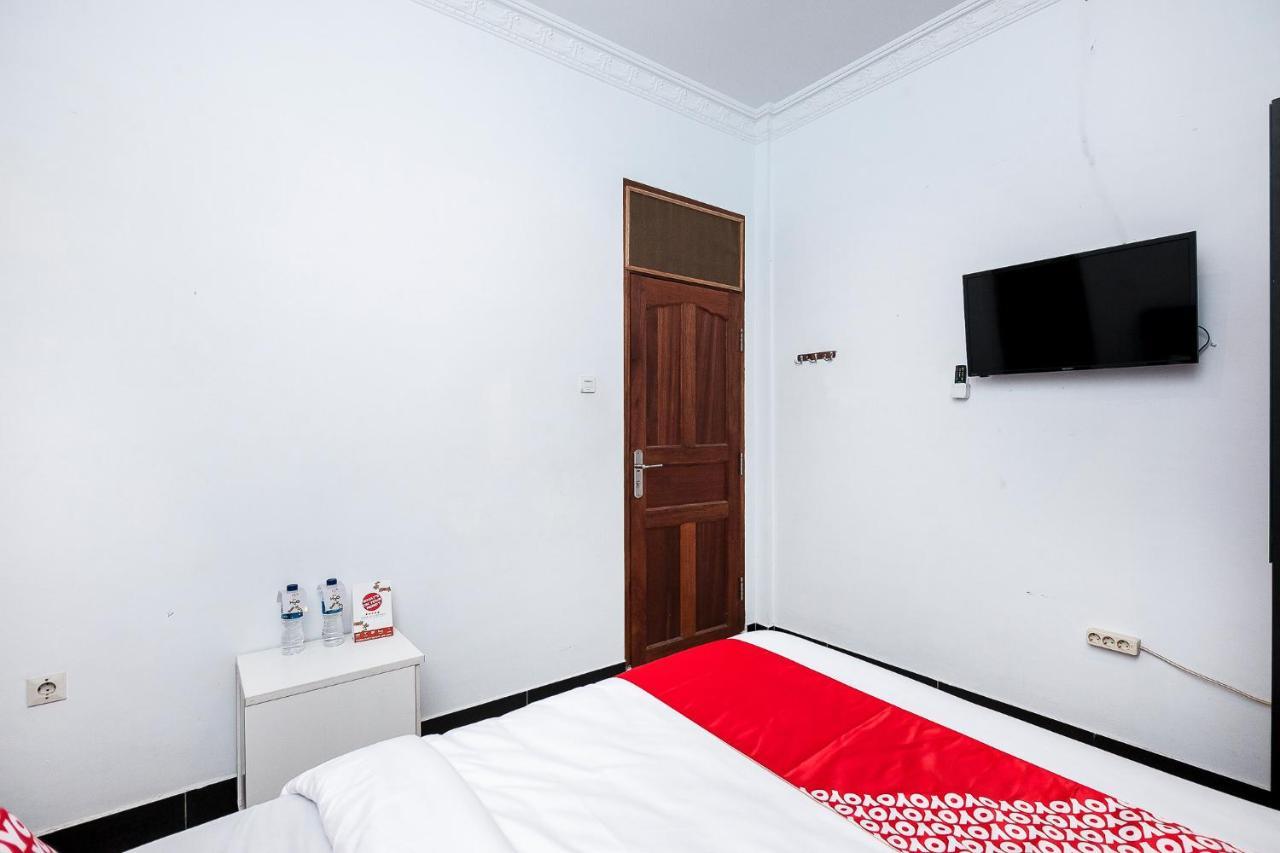 Oyo 1520 Hotel Kartini Tarutung Extérieur photo