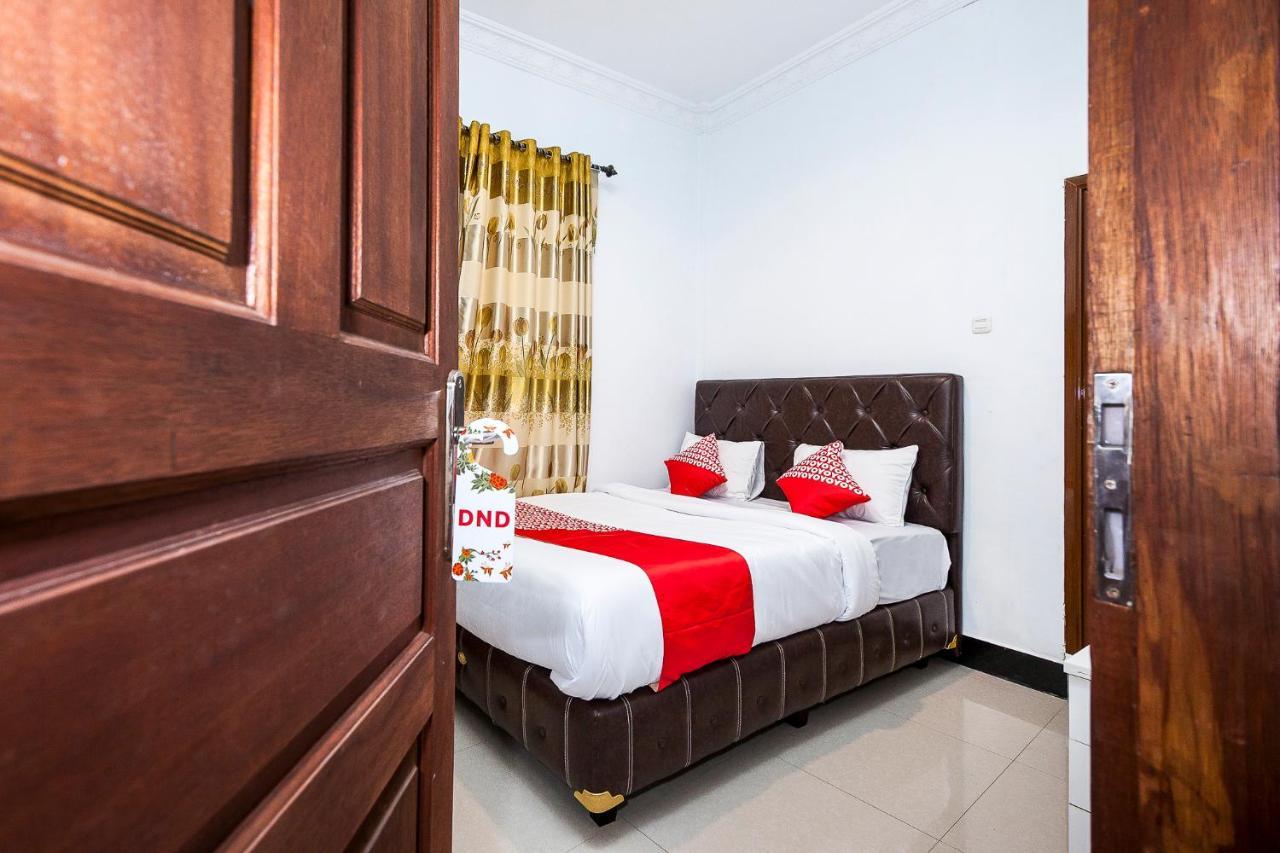 Oyo 1520 Hotel Kartini Tarutung Extérieur photo