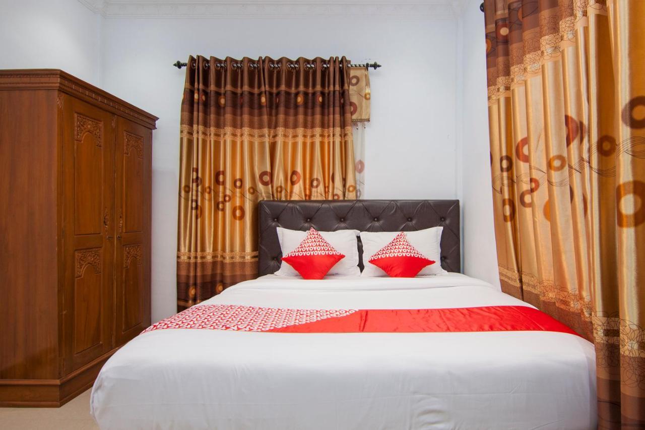 Oyo 1520 Hotel Kartini Tarutung Extérieur photo